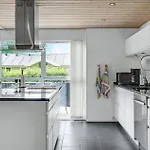 Сasa de vacaciones Lovely In With Kitchen