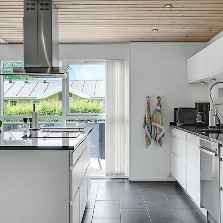 Prázdninový dům 4 Bedroom Lovely Home In Grenaa