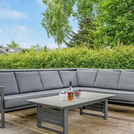 4 Bedroom Lovely Home In Grenaa *