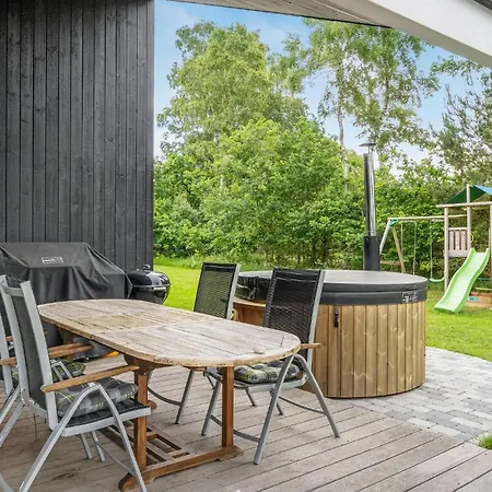 4 Bedroom Lovely Home In Grenaa Prázdninový dům *